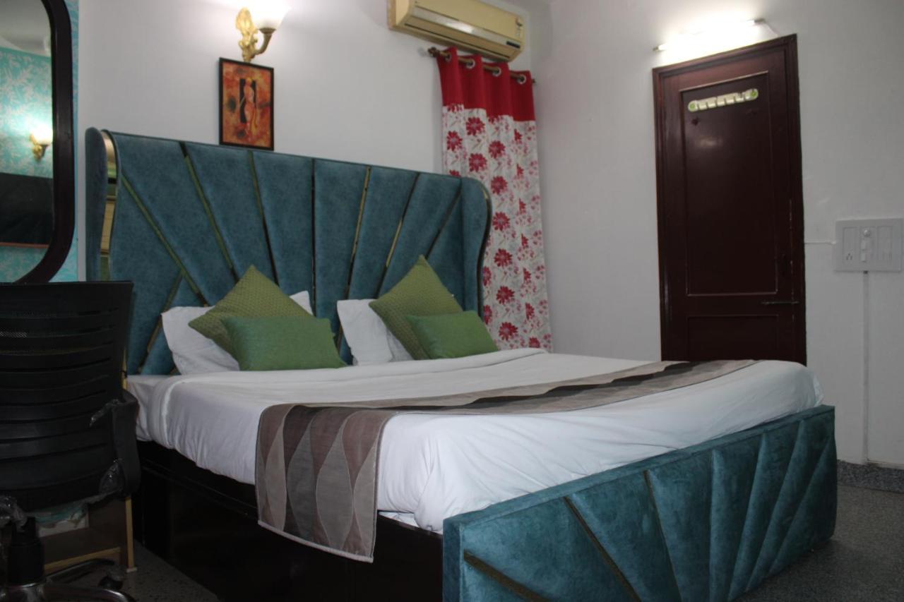 Awasthi Kozi Stays B&B - Closest To Vfs New Delhi Extérieur photo