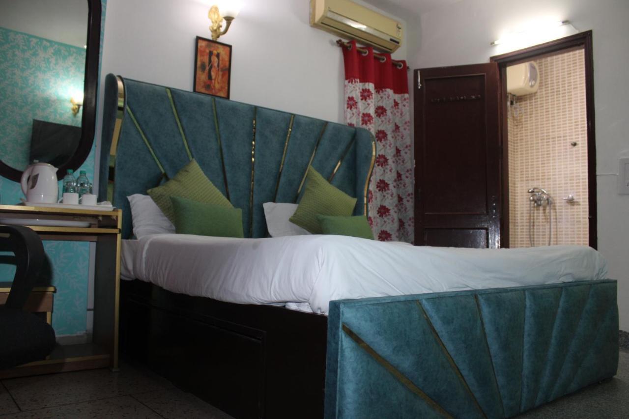 Awasthi Kozi Stays B&B - Closest To Vfs New Delhi Extérieur photo