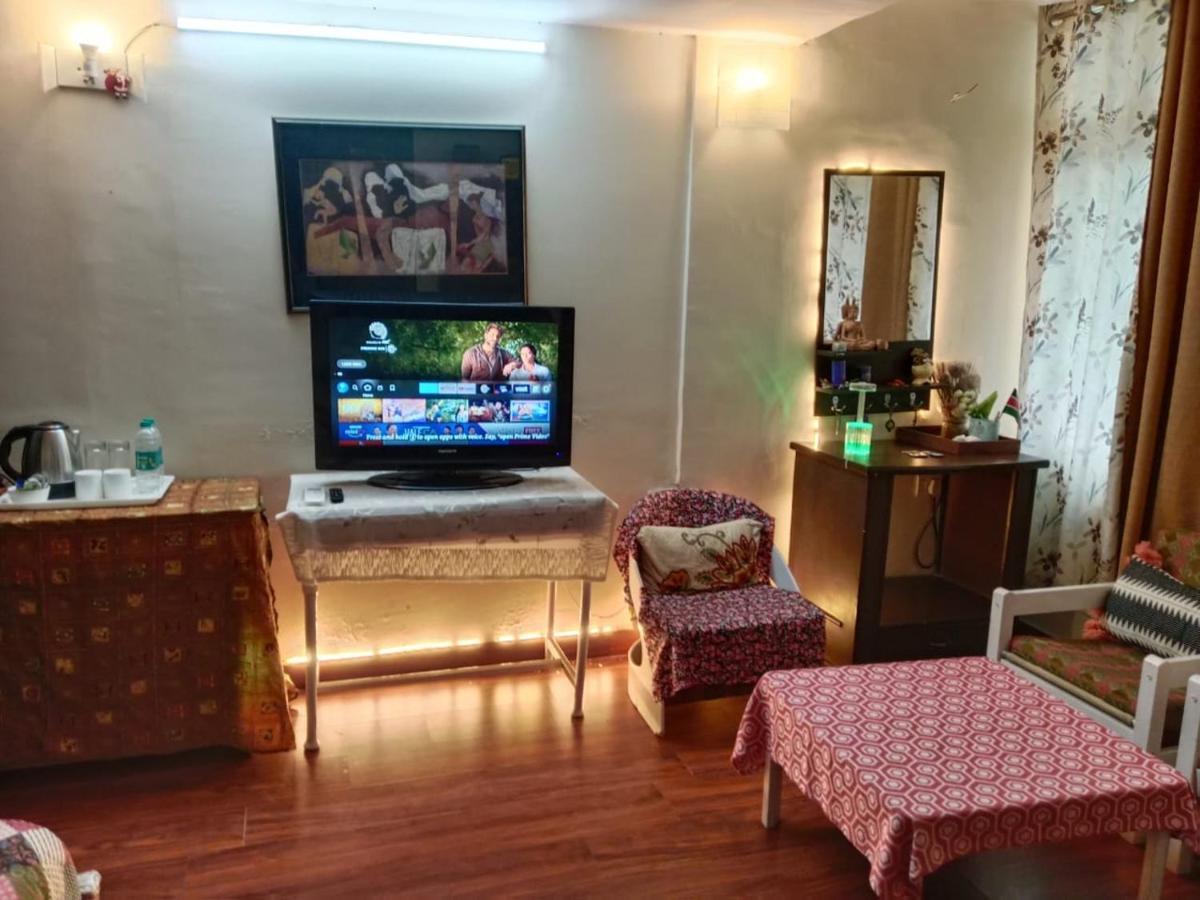 Awasthi Kozi Stays B&B - Closest To Vfs New Delhi Extérieur photo