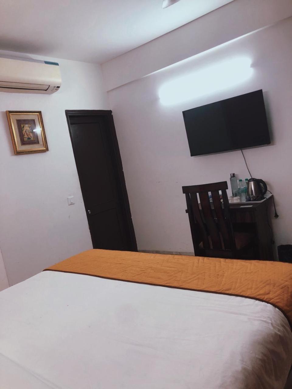 Awasthi Kozi Stays B&B - Closest To Vfs New Delhi Extérieur photo